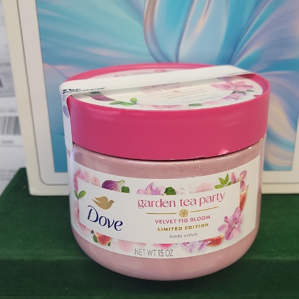 Garden Tea Party Velvet Fig Bloom Body Scrub - 450ml New Jar